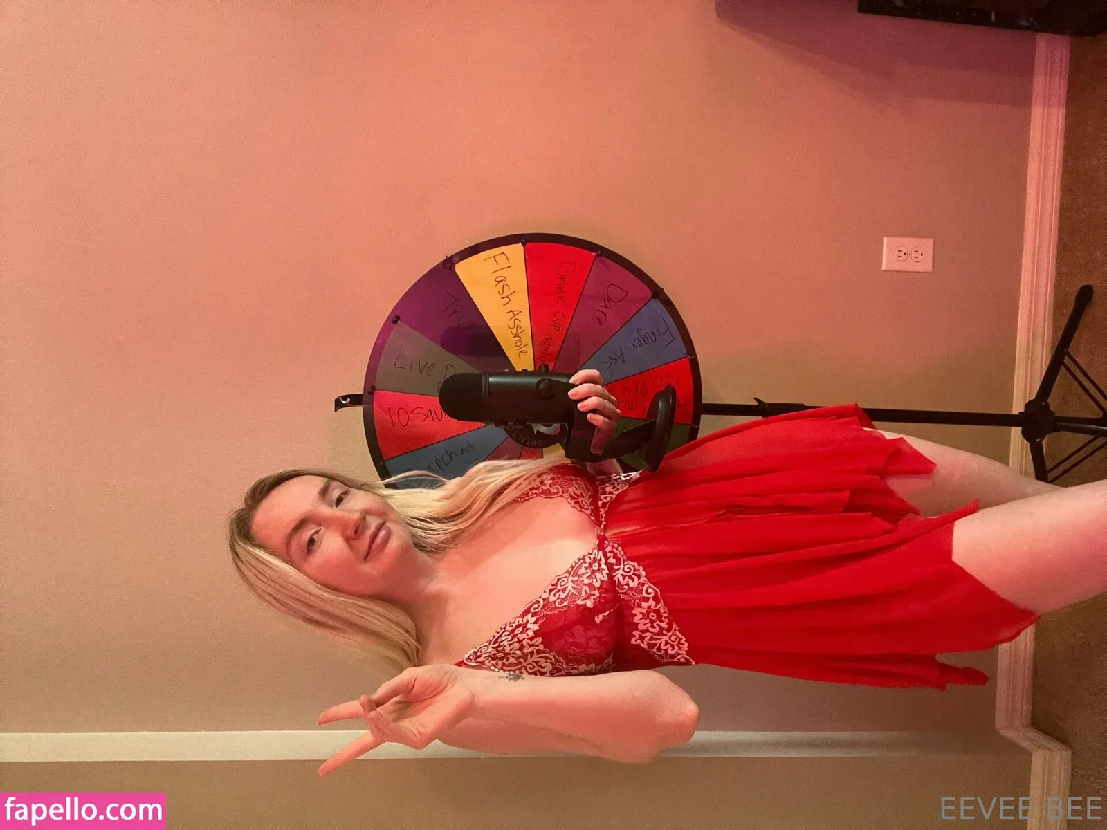 Eevee Bee Onlyfans Photo Gallery 