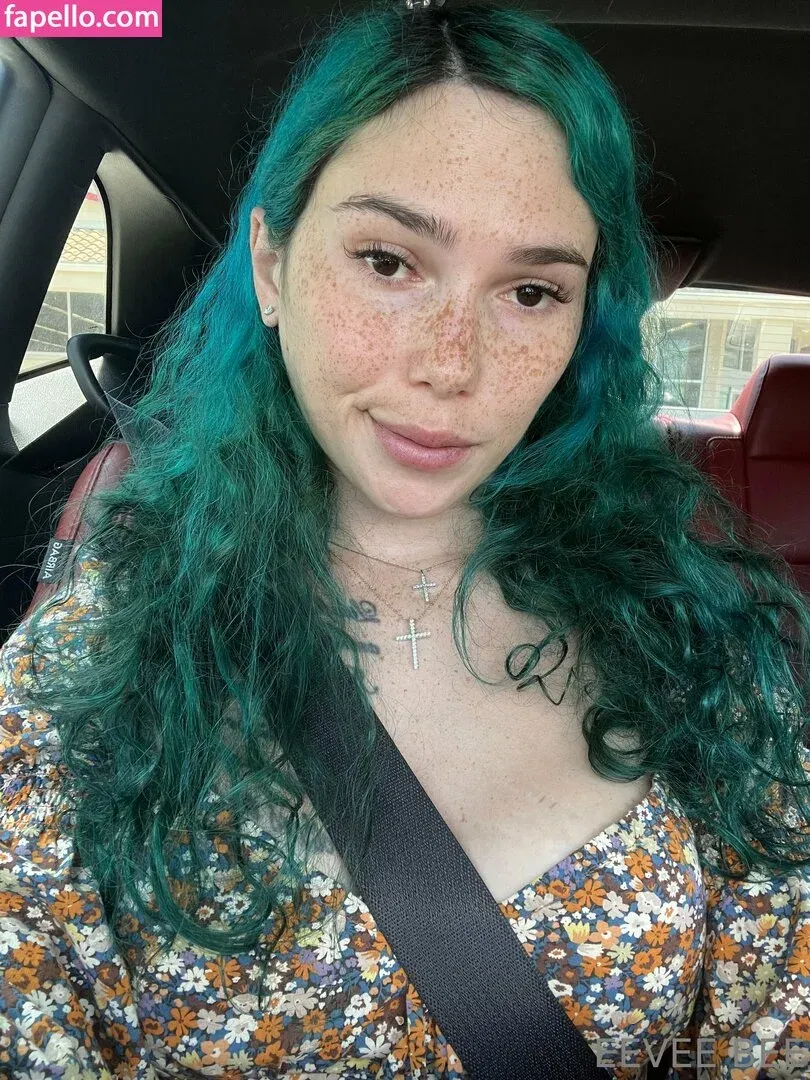 Eevee Bee Onlyfans Photo Gallery 