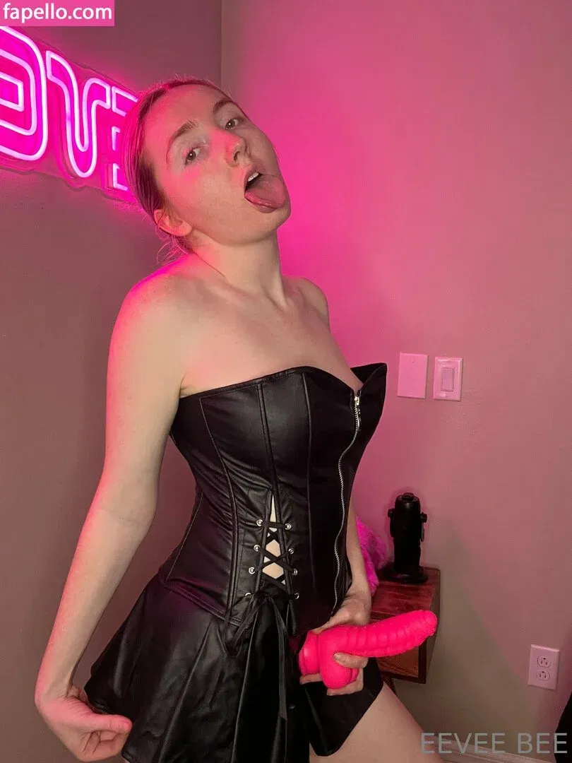 Eevee Bee Onlyfans Photo Gallery 