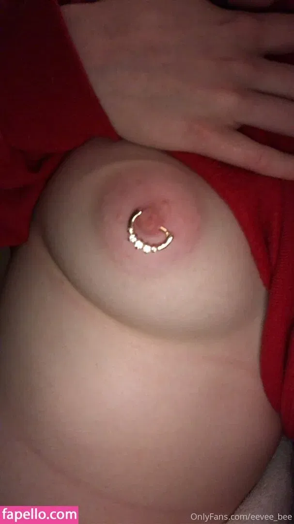 Eevee Bee Onlyfans Photo Gallery 