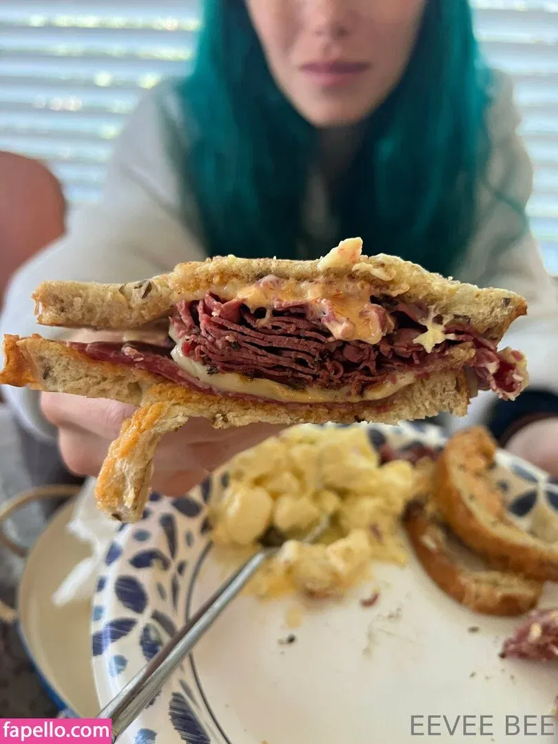 Eevee Bee Onlyfans Photo Gallery 