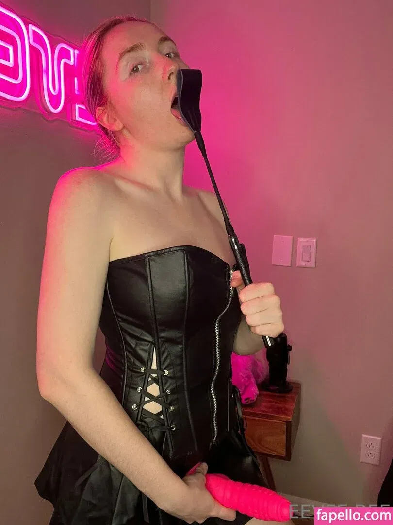 Eevee Bee Onlyfans Photo Gallery 