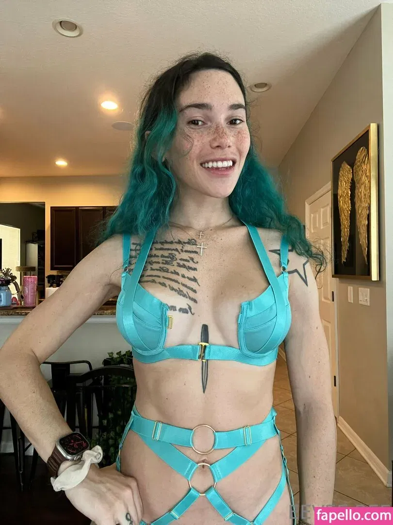 Eevee Bee Onlyfans Photo Gallery 