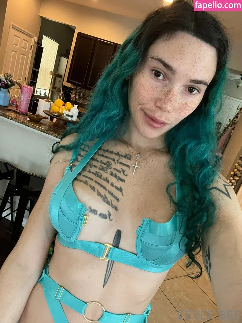 Eevee Bee Onlyfans Photo Gallery 
