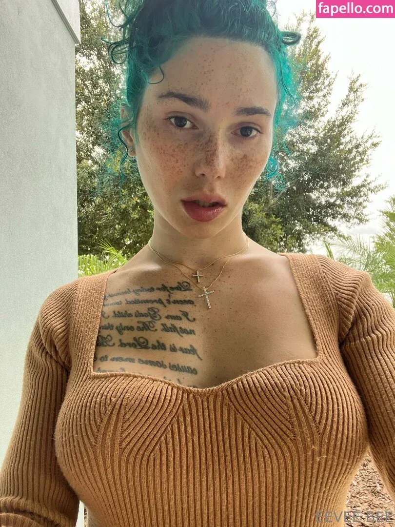 Eevee Bee Onlyfans Photo Gallery 