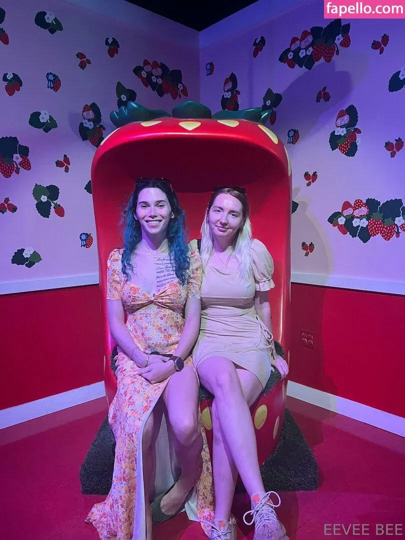 Eevee Bee Onlyfans Photo Gallery 