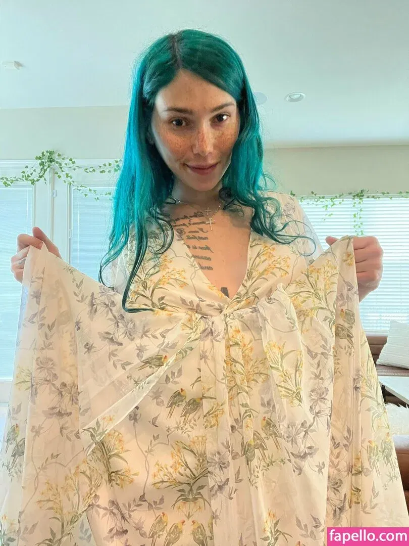 Eevee Bee Onlyfans Photo Gallery 