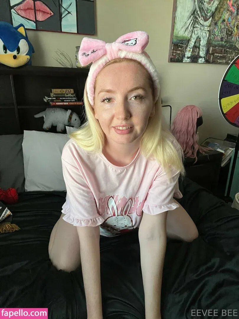 Eevee Bee Onlyfans Photo Gallery 