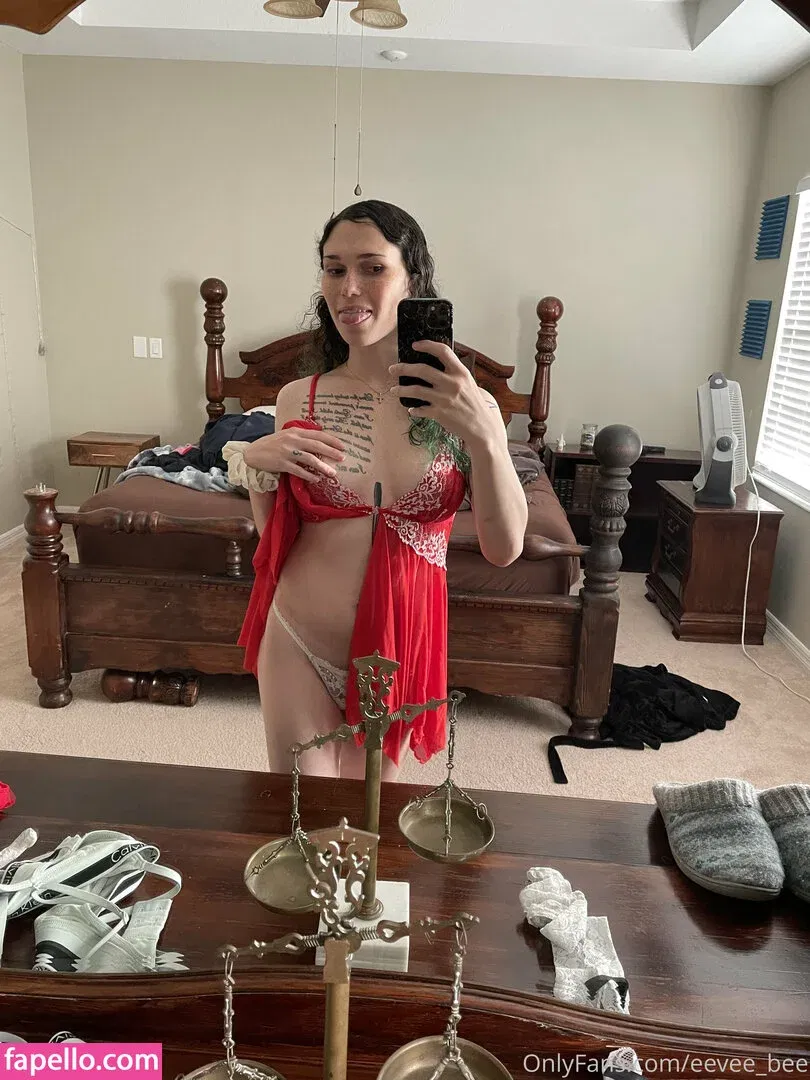 Eevee Bee Onlyfans Photo Gallery 