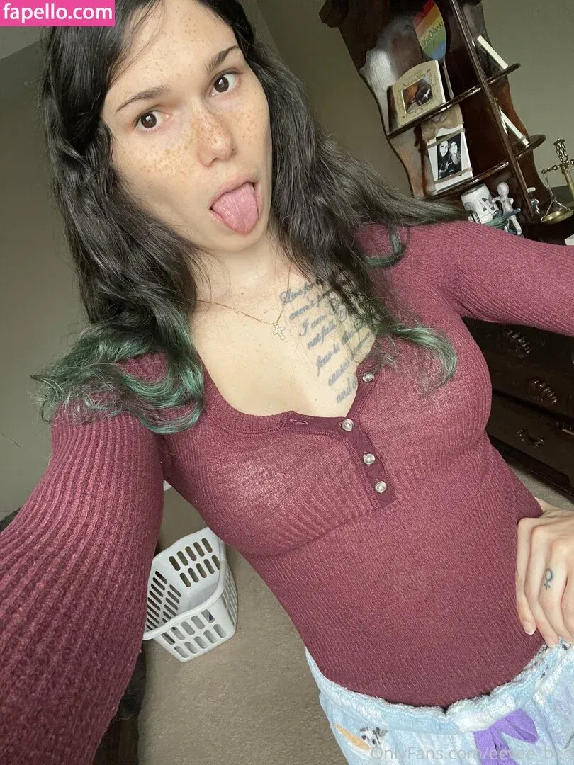 Eevee Bee Onlyfans Photo Gallery 