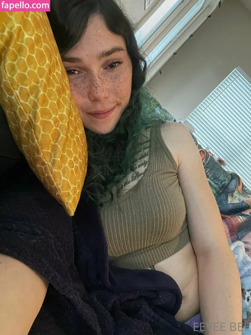 Eevee Bee Onlyfans Photo Gallery 
