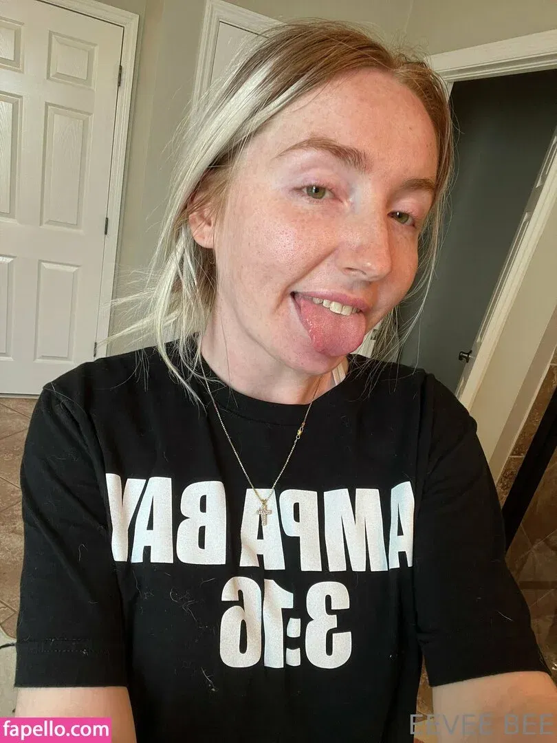 Eevee Bee Onlyfans Photo Gallery 