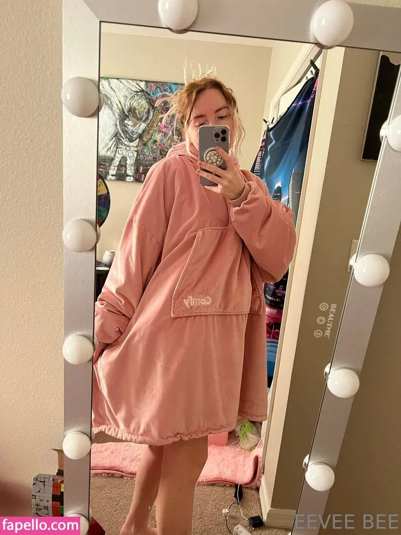 Eevee Bee Onlyfans Photo Gallery 