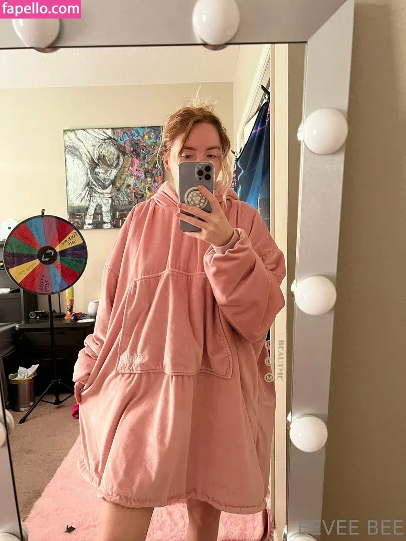 Eevee Bee Onlyfans Photo Gallery 