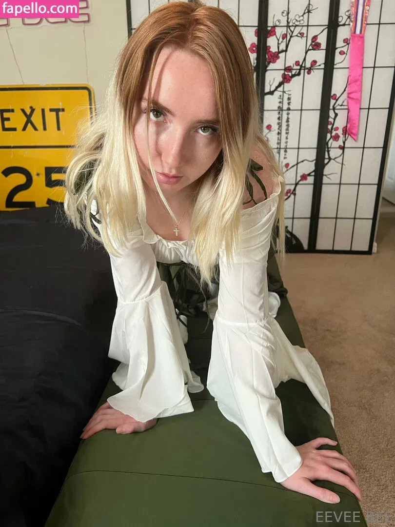 Eevee Bee Onlyfans Photo Gallery 