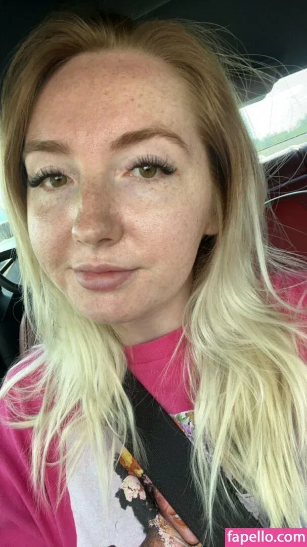 Eevee Bee Onlyfans Photo Gallery 