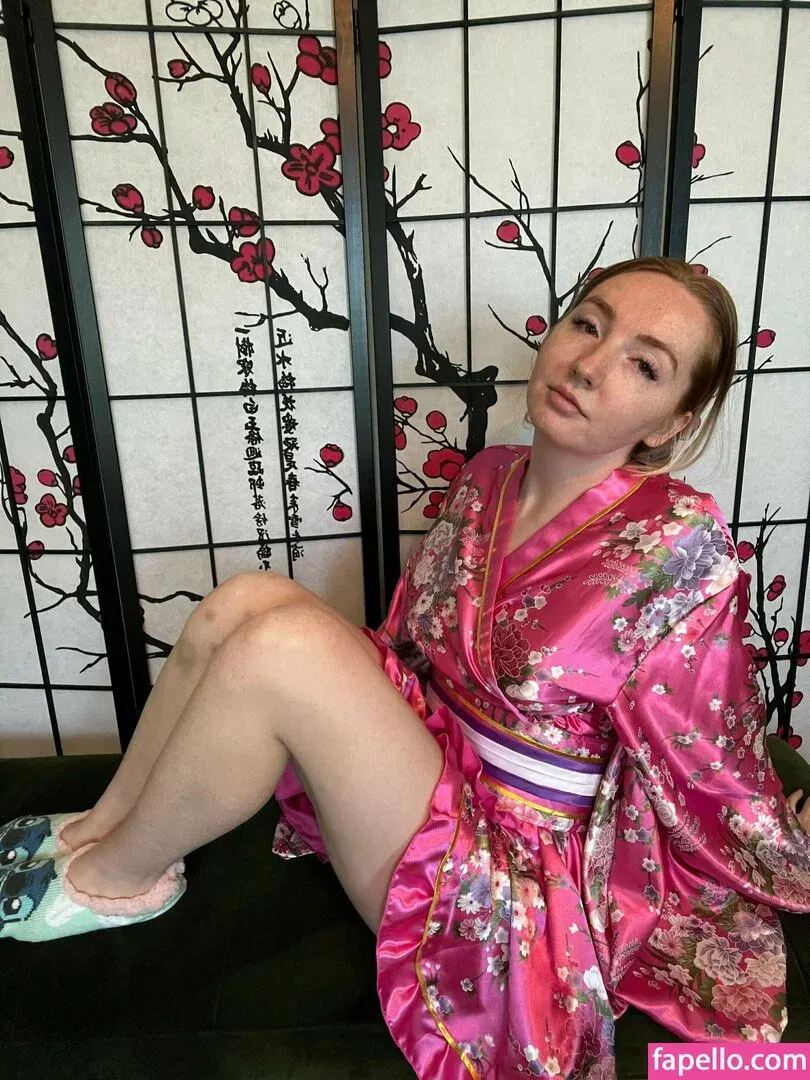 Eevee Bee Onlyfans Photo Gallery 