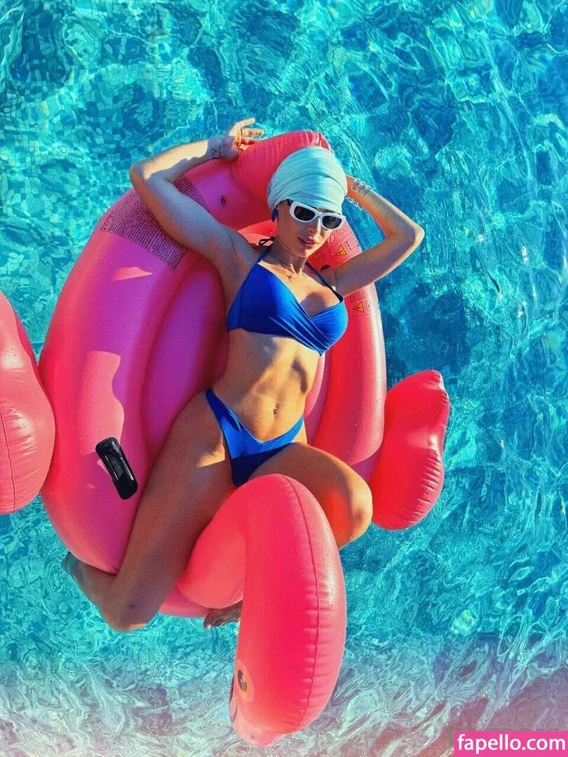 Eevee Bee Onlyfans Photo Gallery 