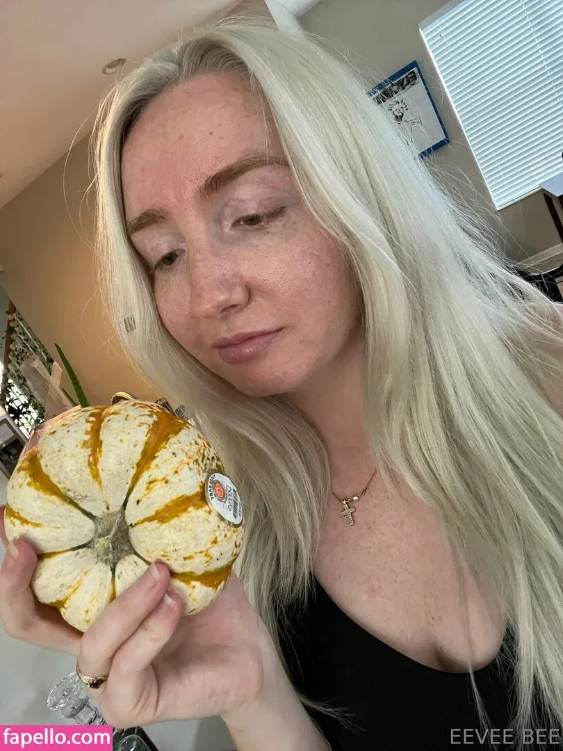 Eevee Bee Onlyfans Photo Gallery 