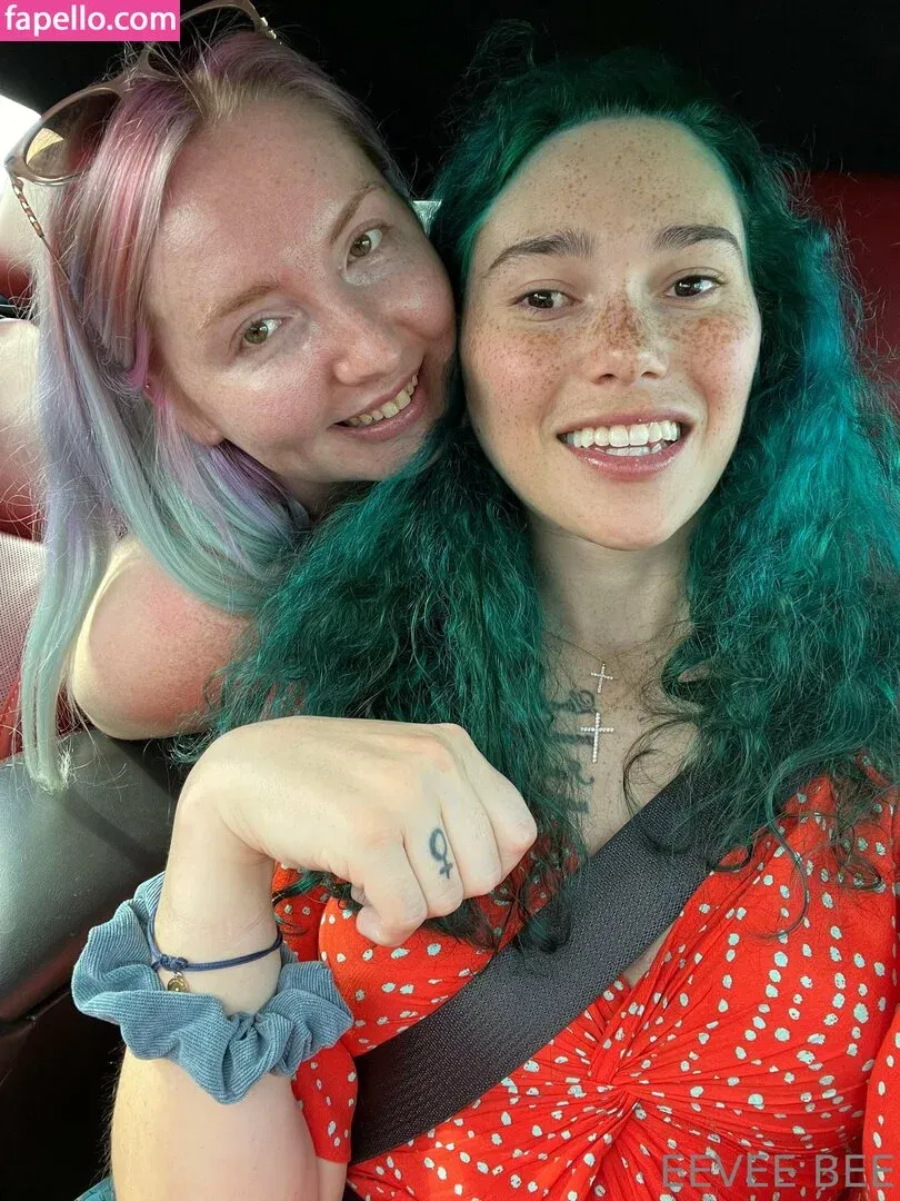 Eevee Bee Onlyfans Photo Gallery 