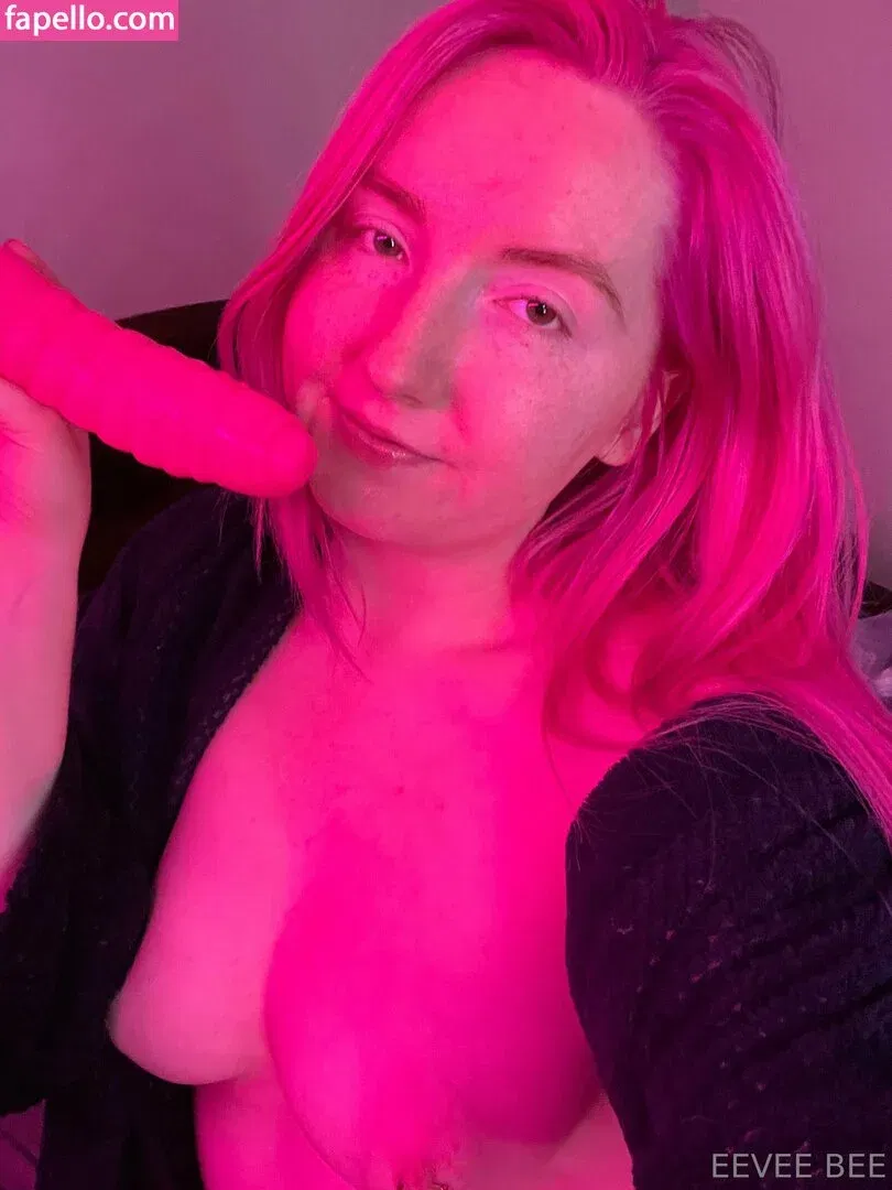 Eevee Bee Onlyfans Photo Gallery 