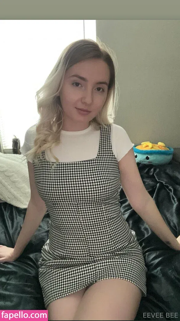 Eevee Bee Onlyfans Photo Gallery 