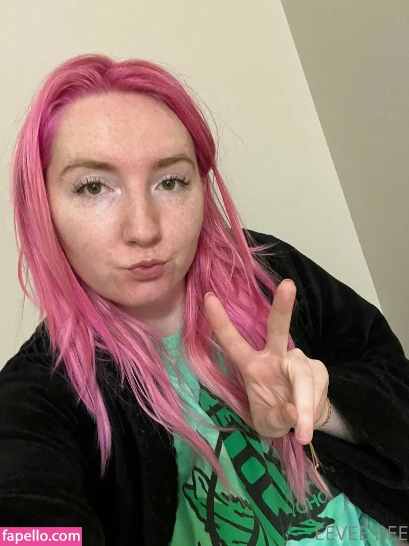 Eevee Bee Onlyfans Photo Gallery 