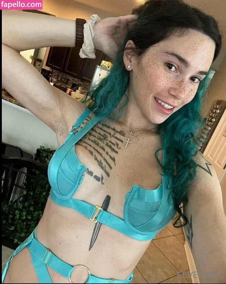 Eevee Bee Onlyfans Photo Gallery 