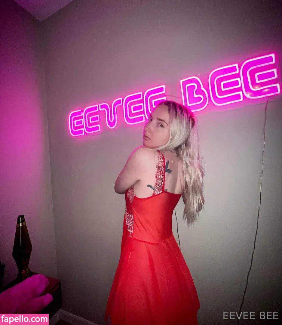 Eevee Bee Onlyfans Photo Gallery 