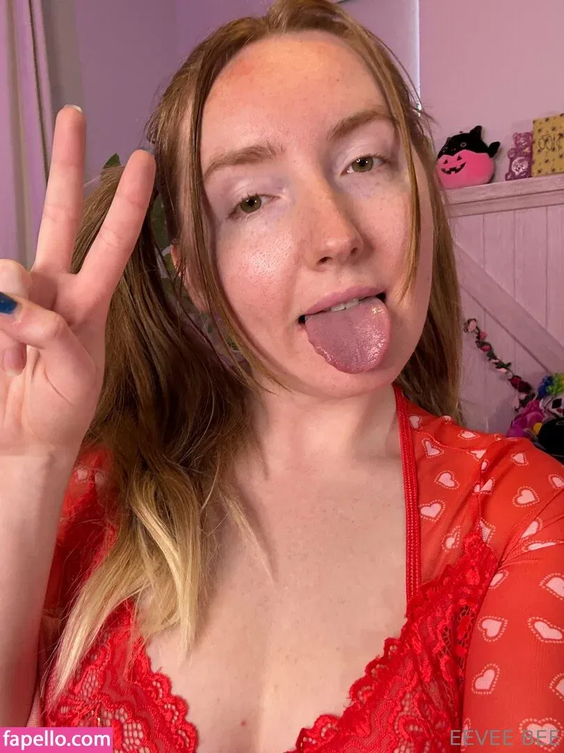 Eevee Bee Onlyfans Photo Gallery 