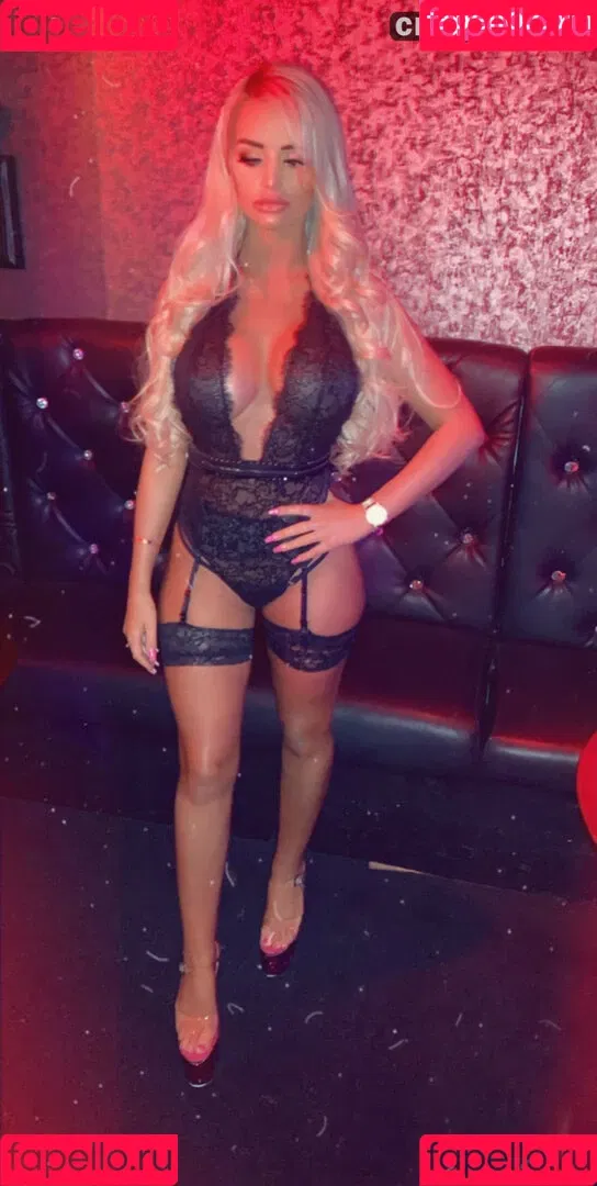 Charlotte Knight Onlyfans Photo Gallery 