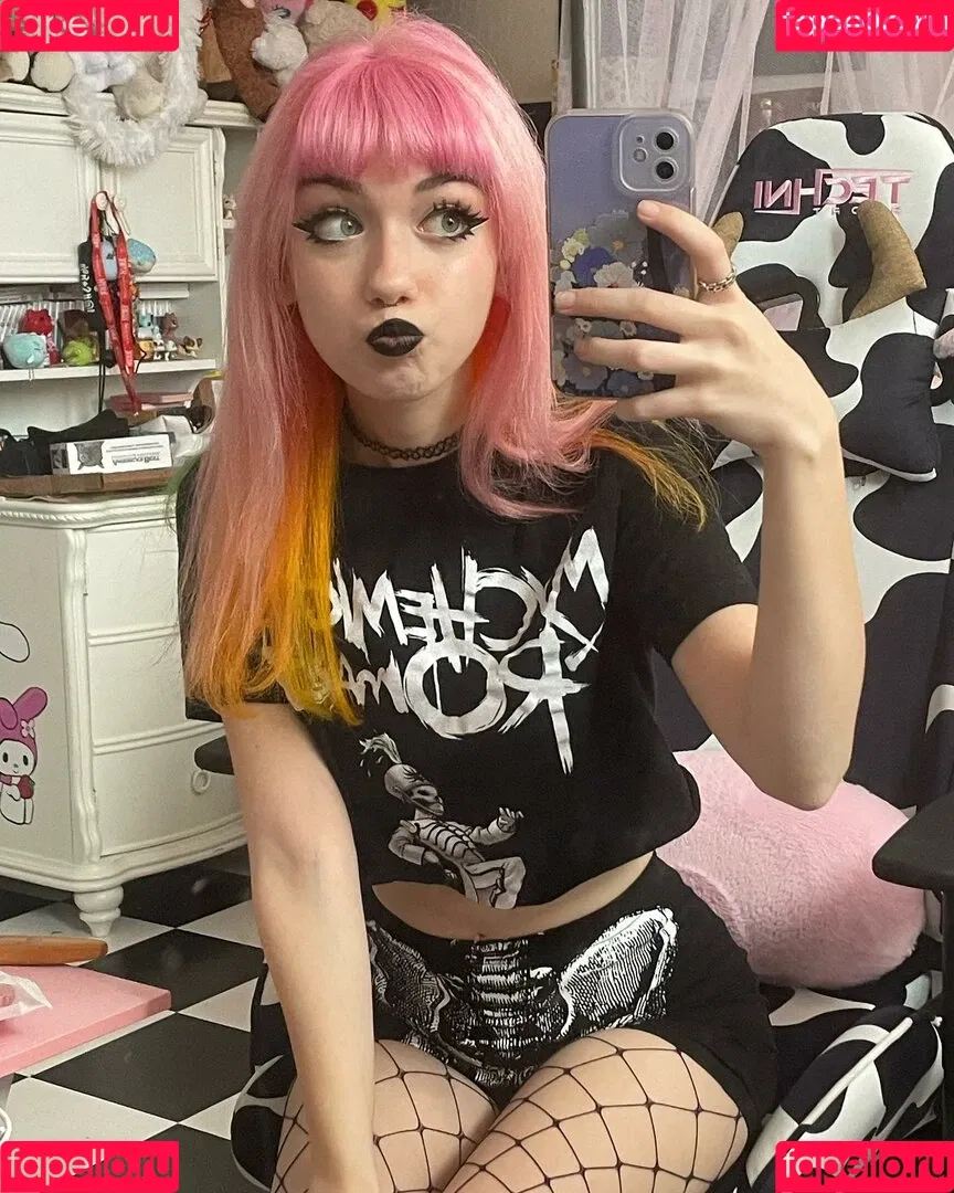 Iluvmeww Onlyfans Photo Gallery 