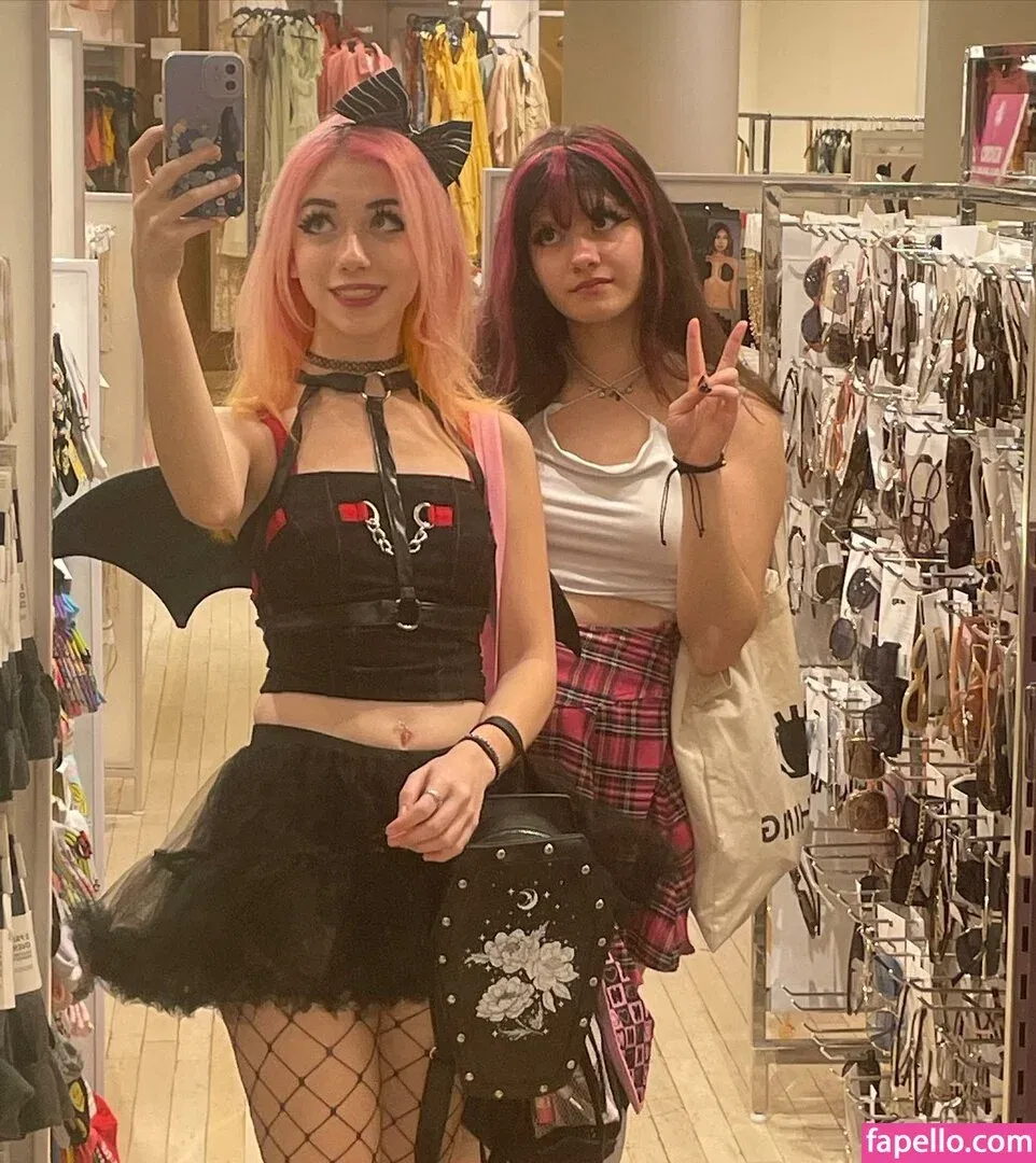 Iluvmeww Onlyfans Photo Gallery 