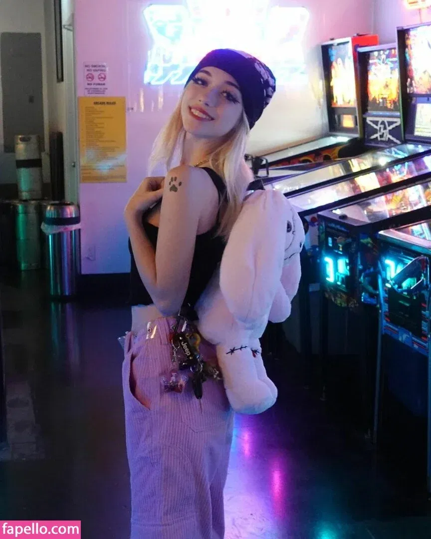 Iluvmeww Onlyfans Photo Gallery 