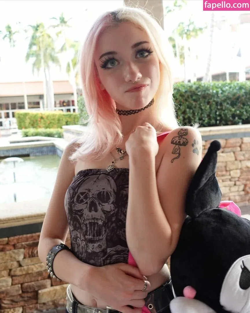 Iluvmeww Onlyfans Photo Gallery 