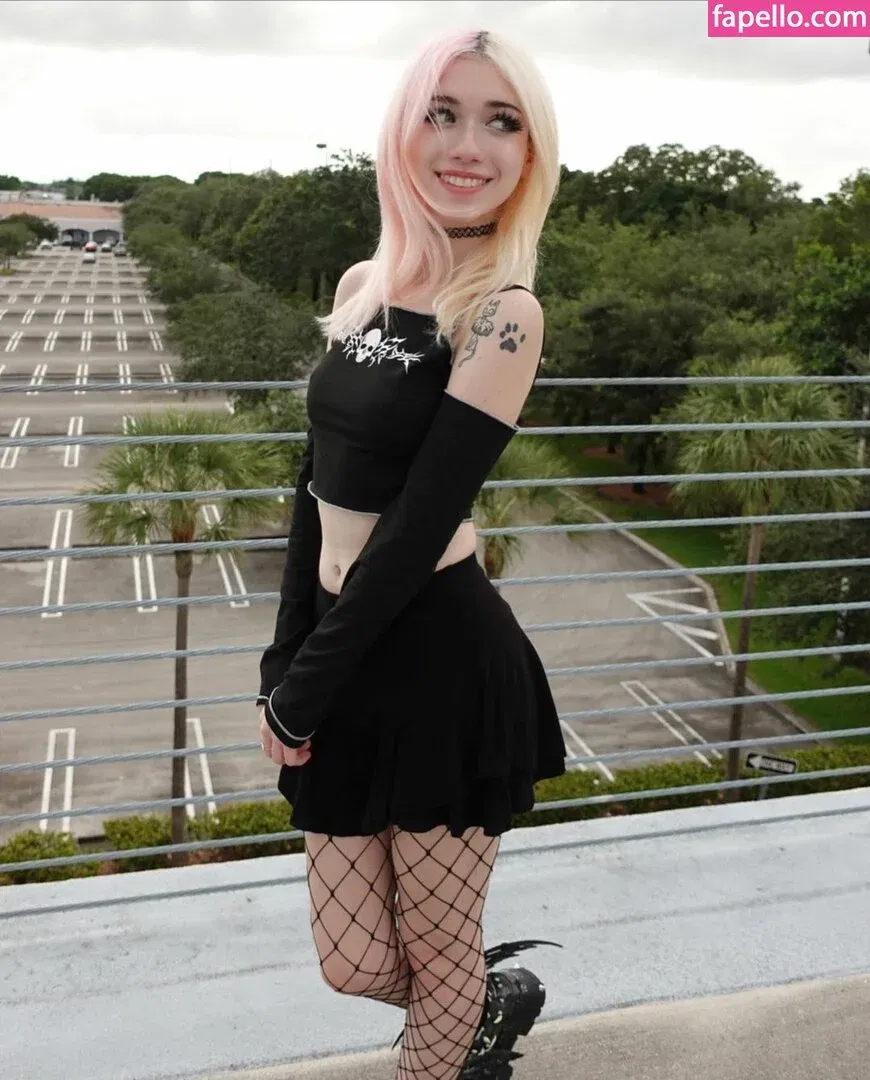 Iluvmeww Onlyfans Photo Gallery 