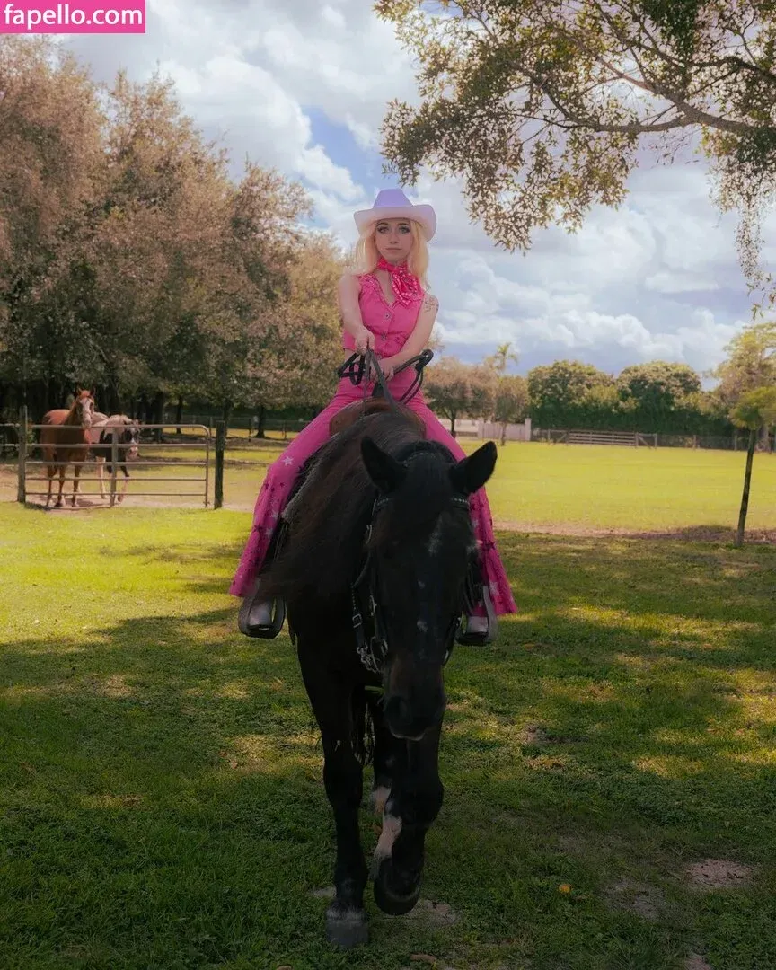 Iluvmeww Onlyfans Photo Gallery 