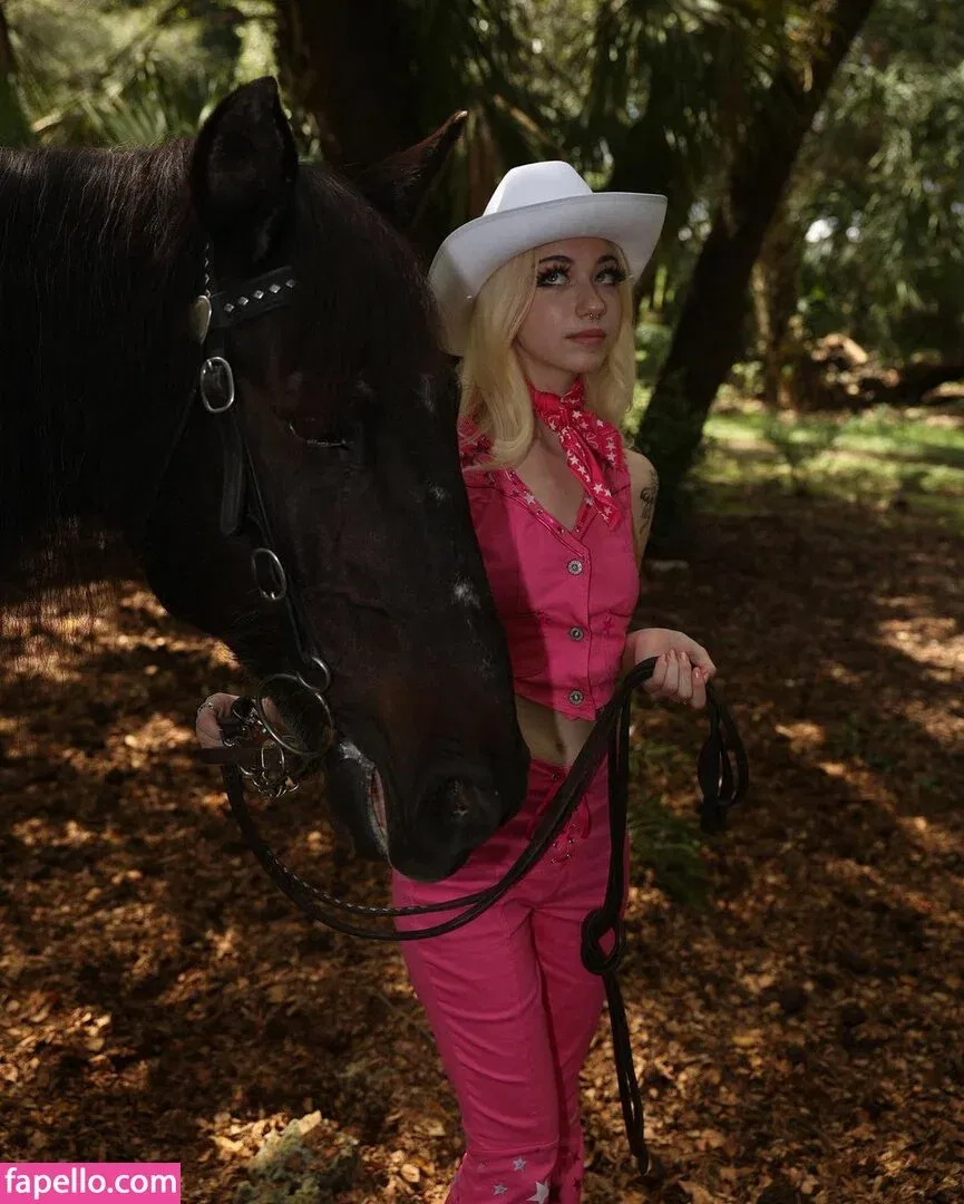 Iluvmeww Onlyfans Photo Gallery 