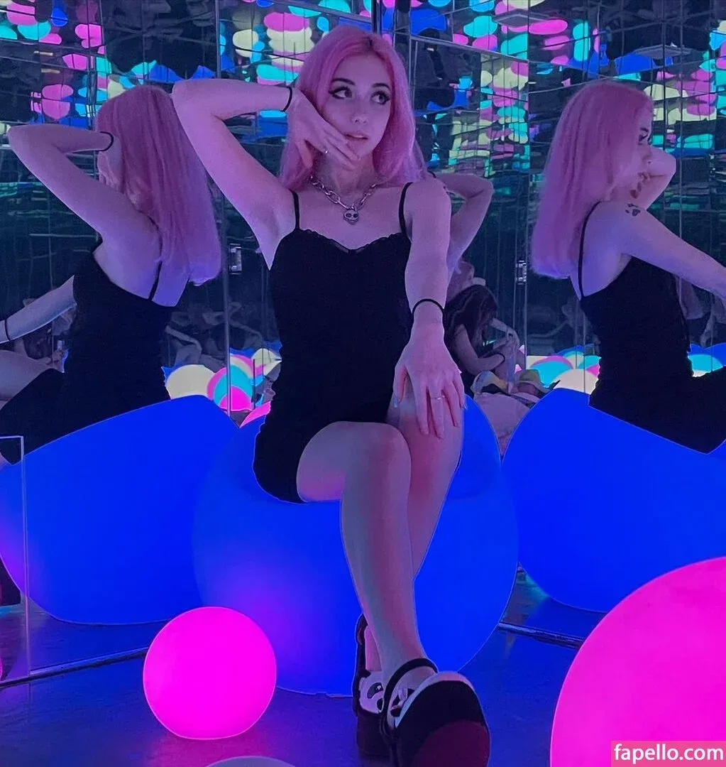 Iluvmeww Onlyfans Photo Gallery 