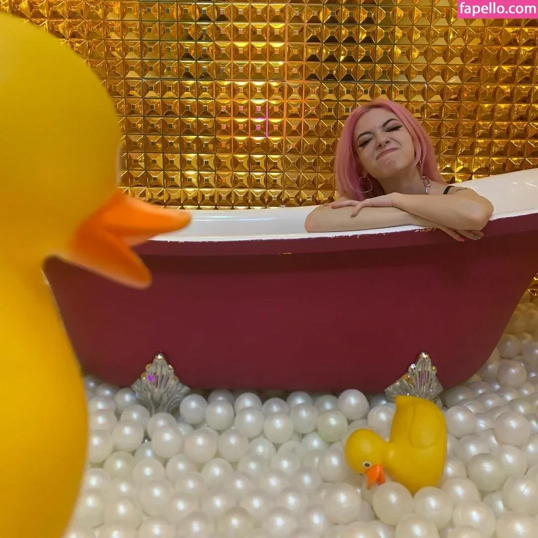 Iluvmeww Onlyfans Photo Gallery 