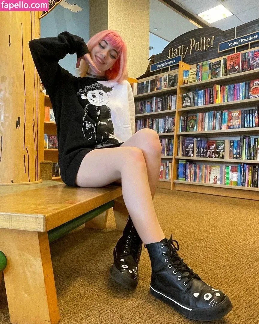 Iluvmeww Onlyfans Photo Gallery 