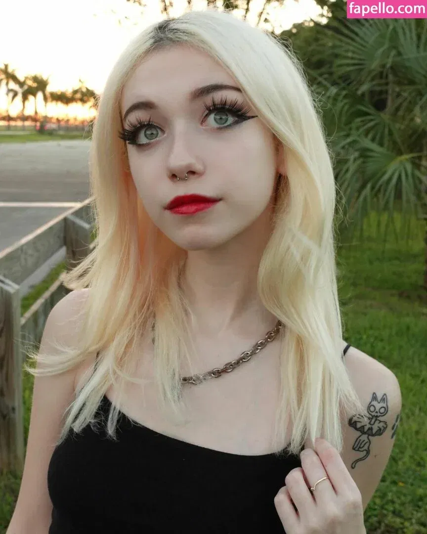 Iluvmeww Onlyfans Photo Gallery 