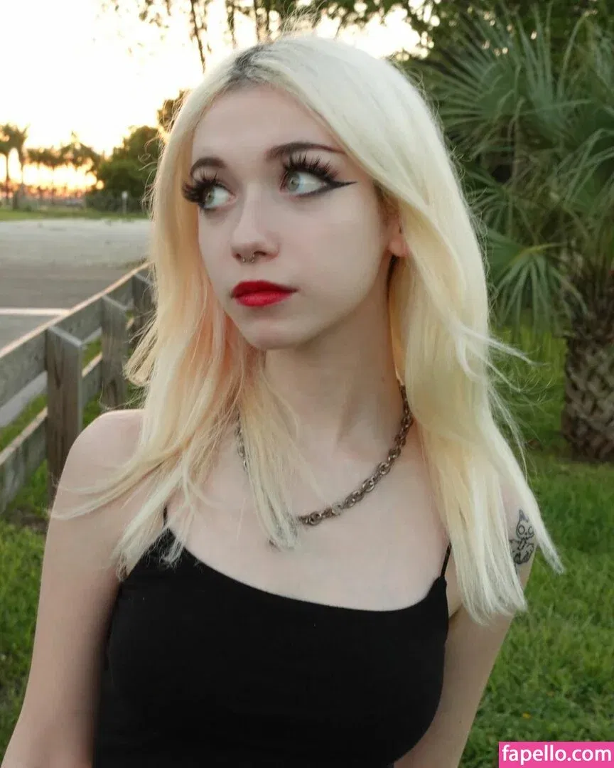 Iluvmeww Onlyfans Photo Gallery 