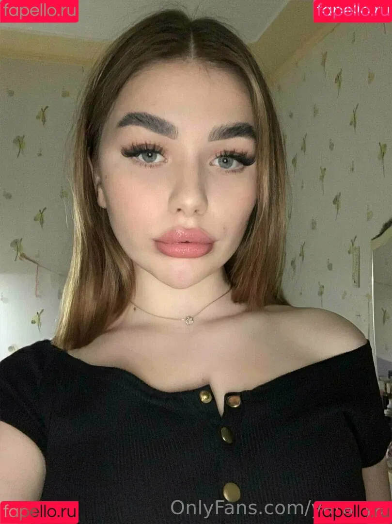yara_ya Onlyfans Photo Gallery 