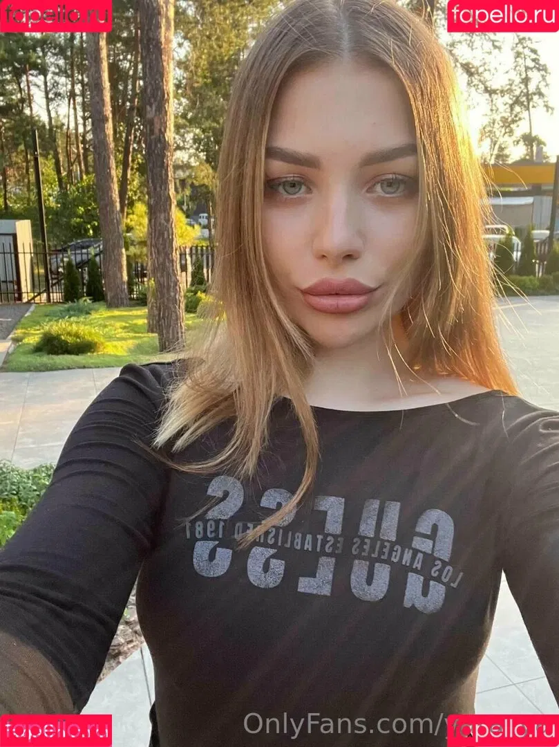 yara_ya Onlyfans Photo Gallery 
