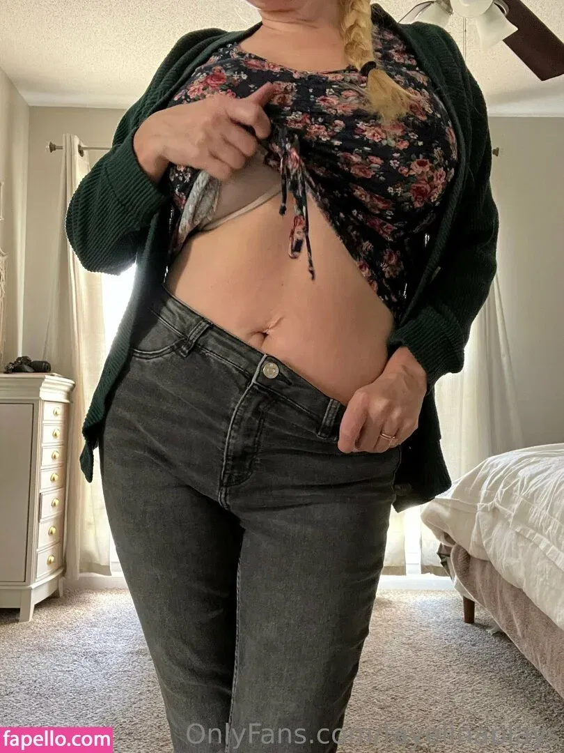 fayelinaplays Onlyfans Photo Gallery 