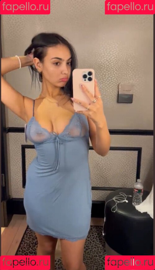 em1lina Onlyfans Photo Gallery 