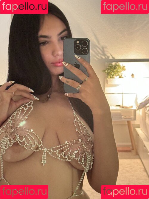 em1lina Onlyfans Photo Gallery 