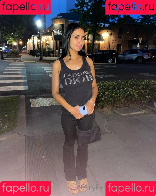 em1lina Onlyfans Photo Gallery 