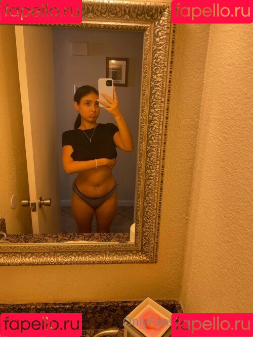 em1lina Onlyfans Photo Gallery 